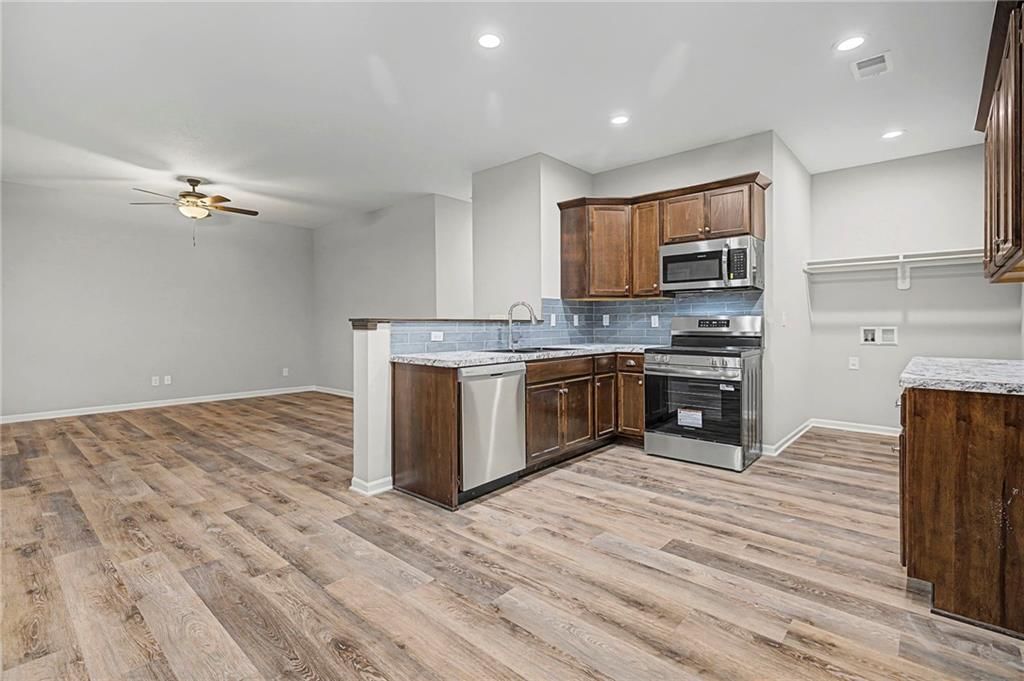 216 W 4th Street — photo 11