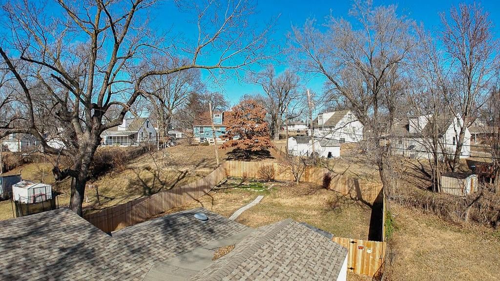 7704 E 50th Terrace — photo 3