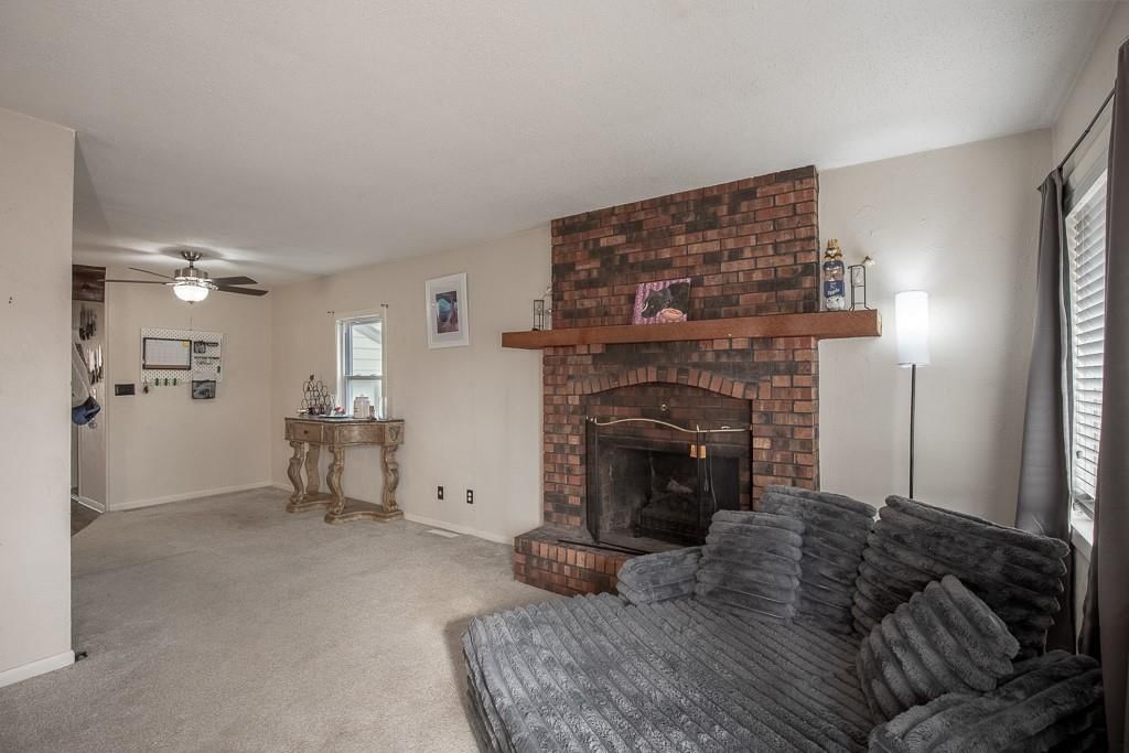 7704 E 50th Terrace — photo 9