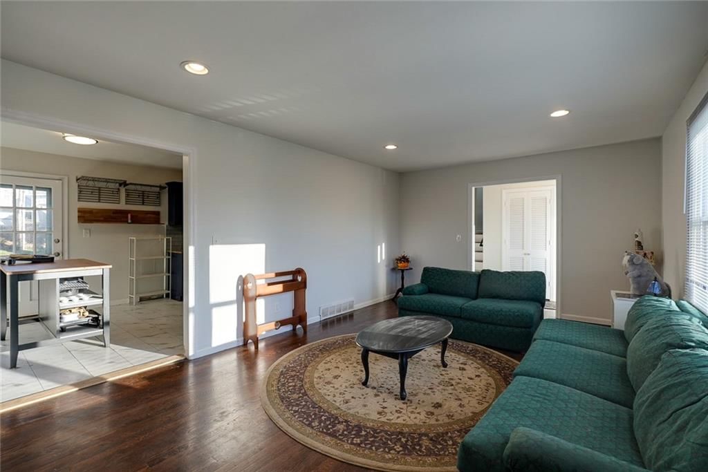 7901 Maple Avenue — photo 15