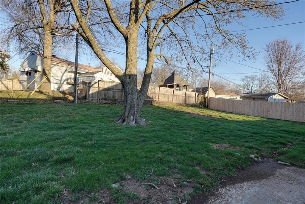 7901 Maple Avenue — photo 35