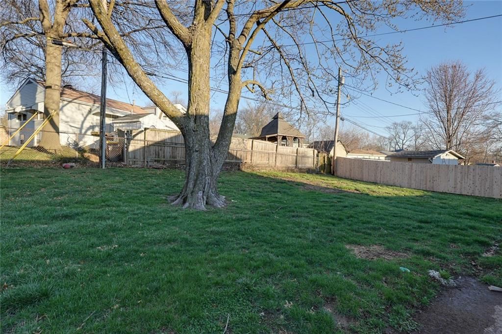 7901 Maple Avenue — photo 36
