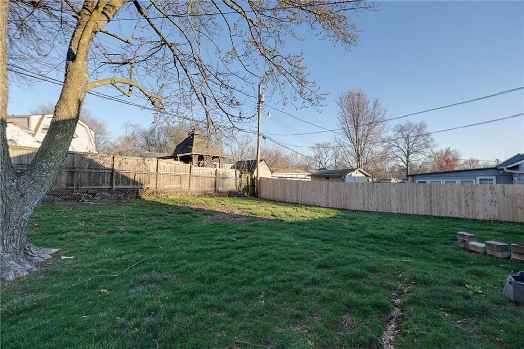 7901 Maple Avenue — photo 37