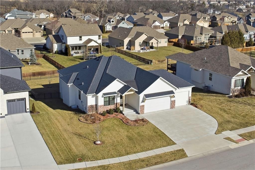 1121 SW Brookside Court — photo 3
