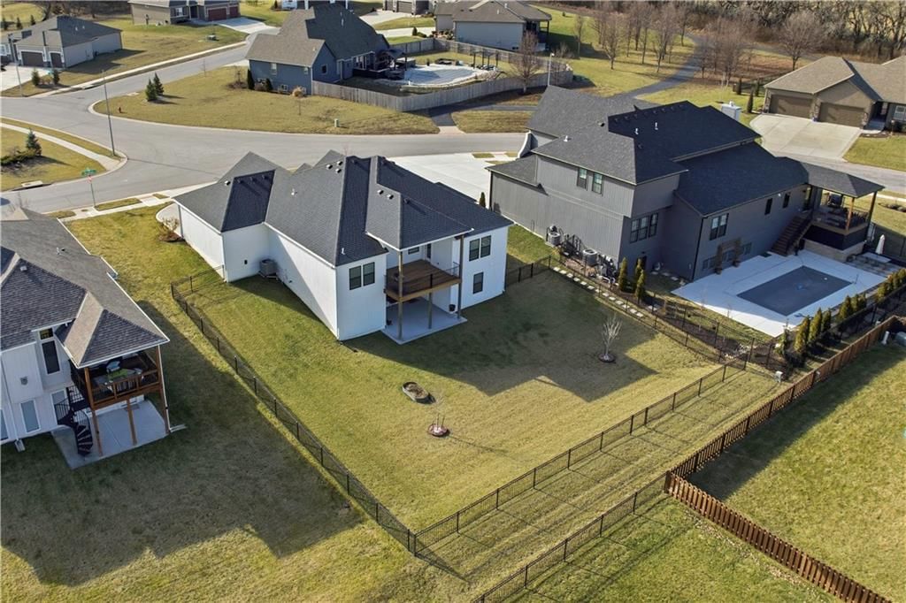 1121 SW Brookside Court — photo 4