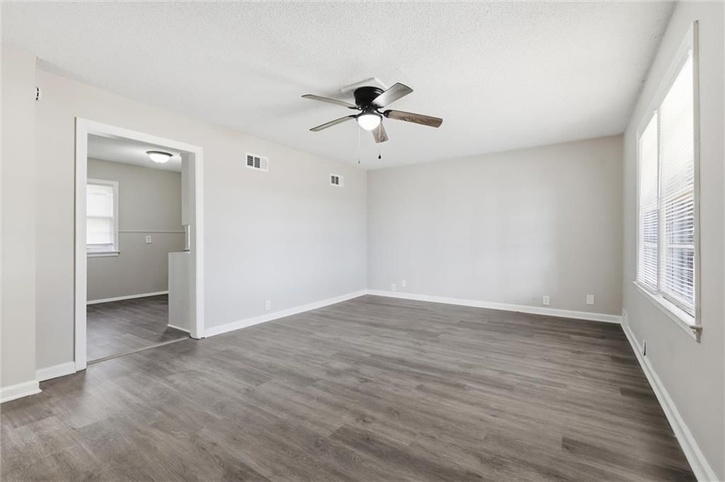 108 N Austin Street — photo 5