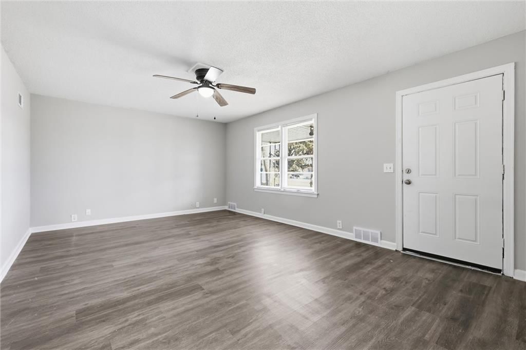 108 N Austin Street — photo 6