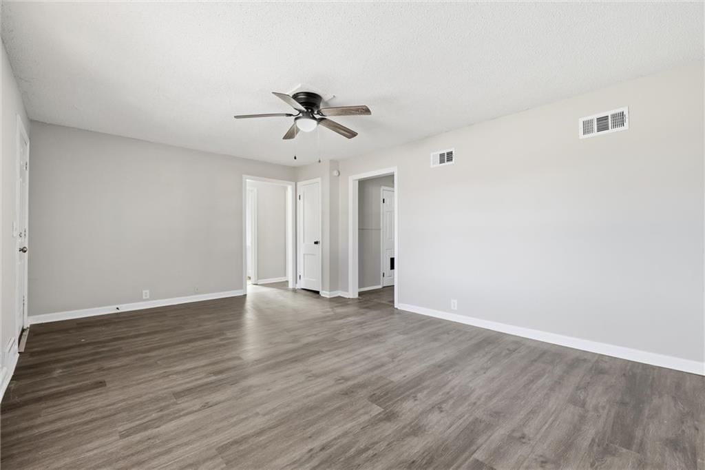 108 N Austin Street — photo 7