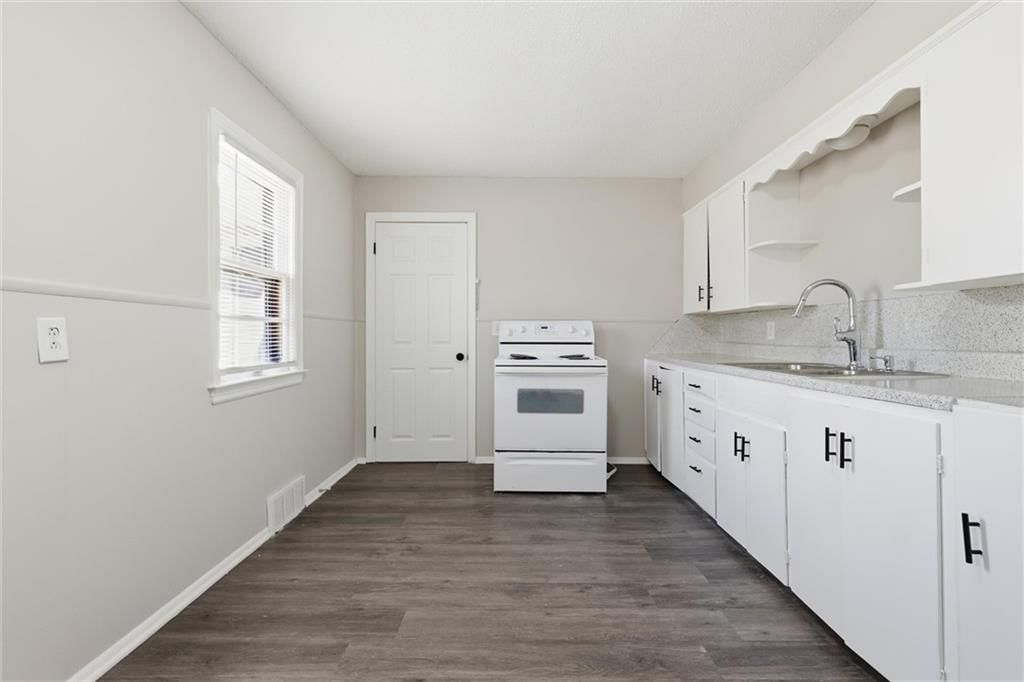 108 N Austin Street — photo 9