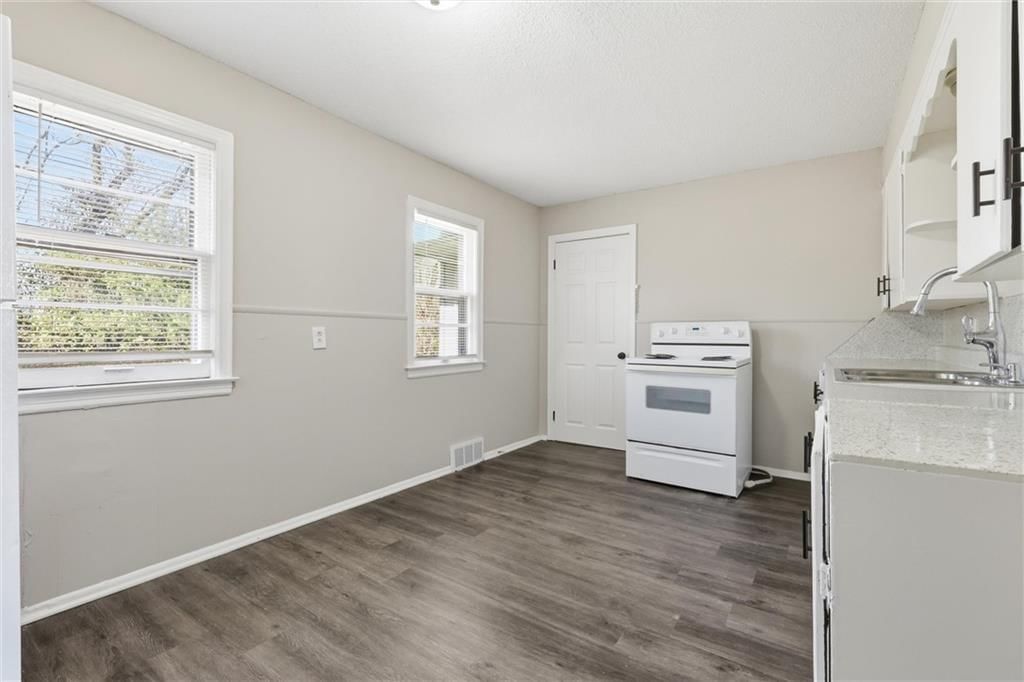 108 N Austin Street — photo 10