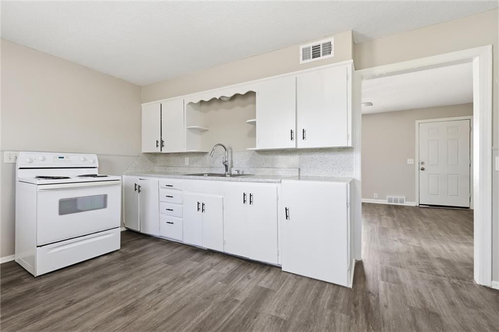 108 N Austin Street — photo 11