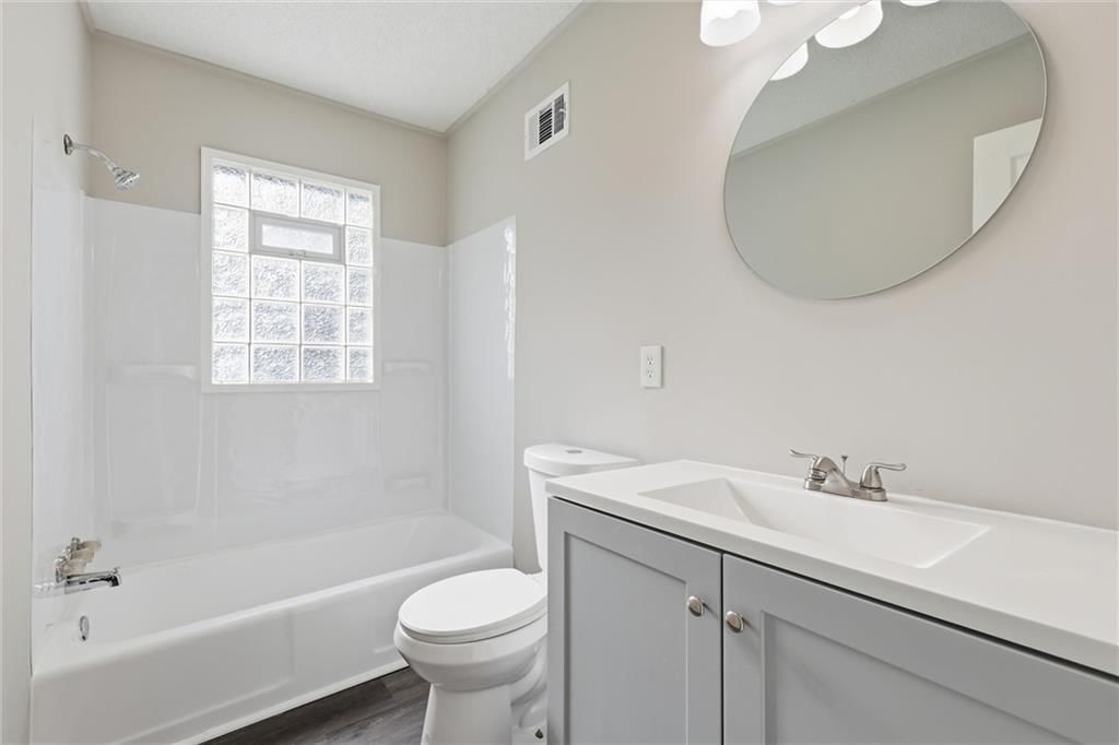 108 N Austin Street — photo 14
