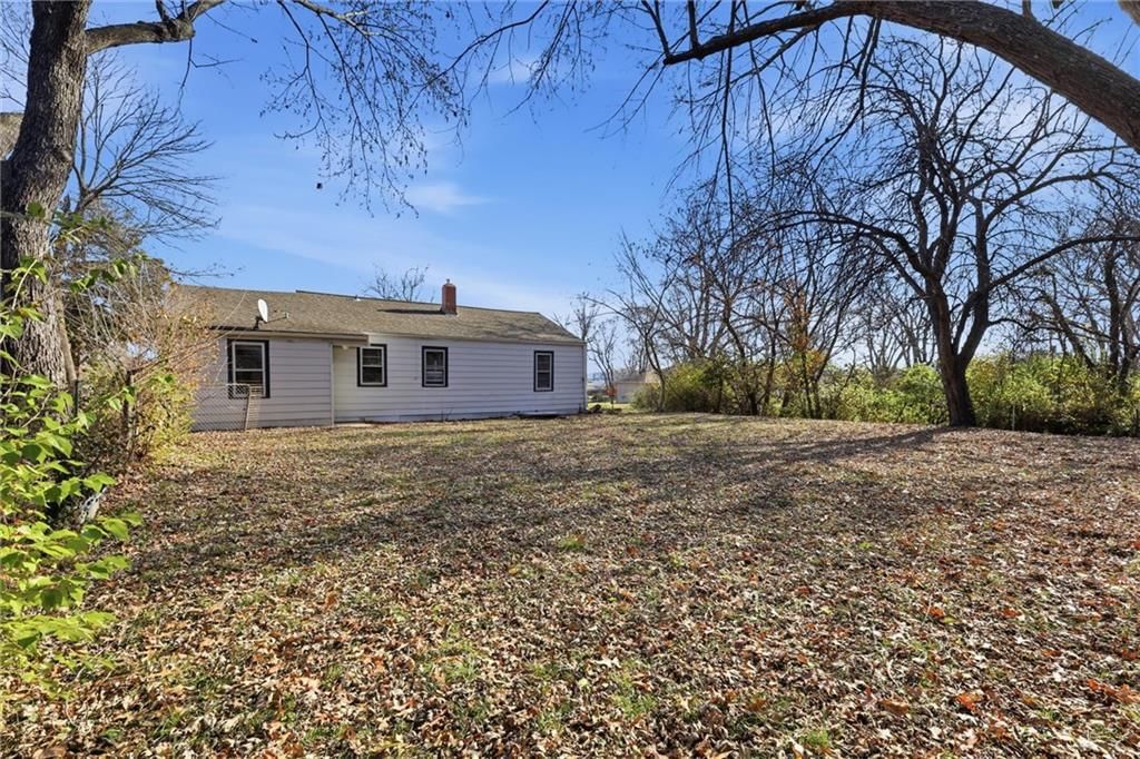 108 N Austin Street — photo 21