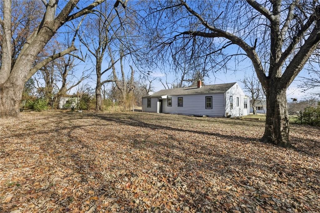 108 N Austin Street — photo 22
