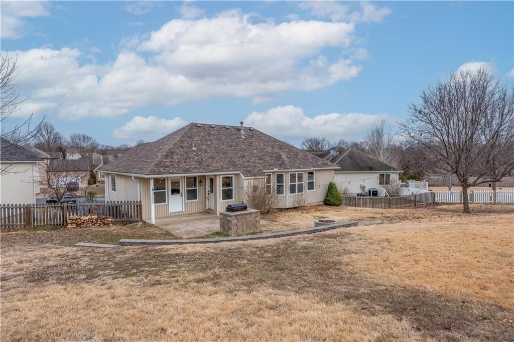 114 Deerfield Drive — photo 8