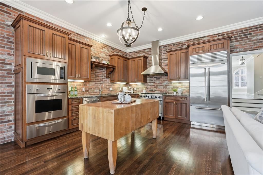 212 W 50th Street, Kansas City, MO