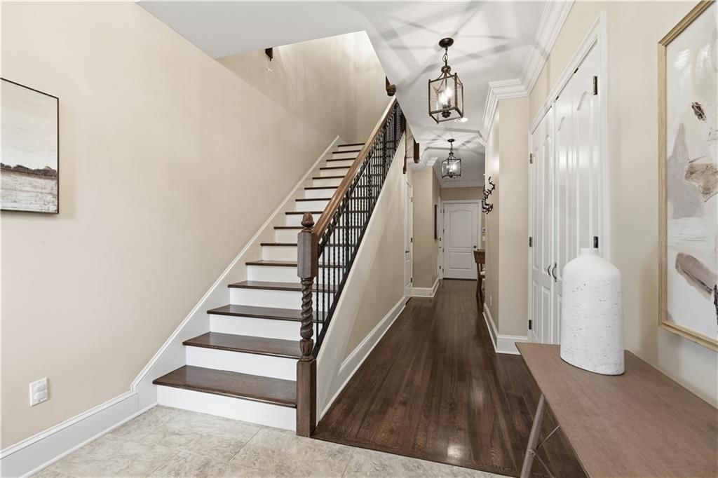 212 W 50th Street — photo 3