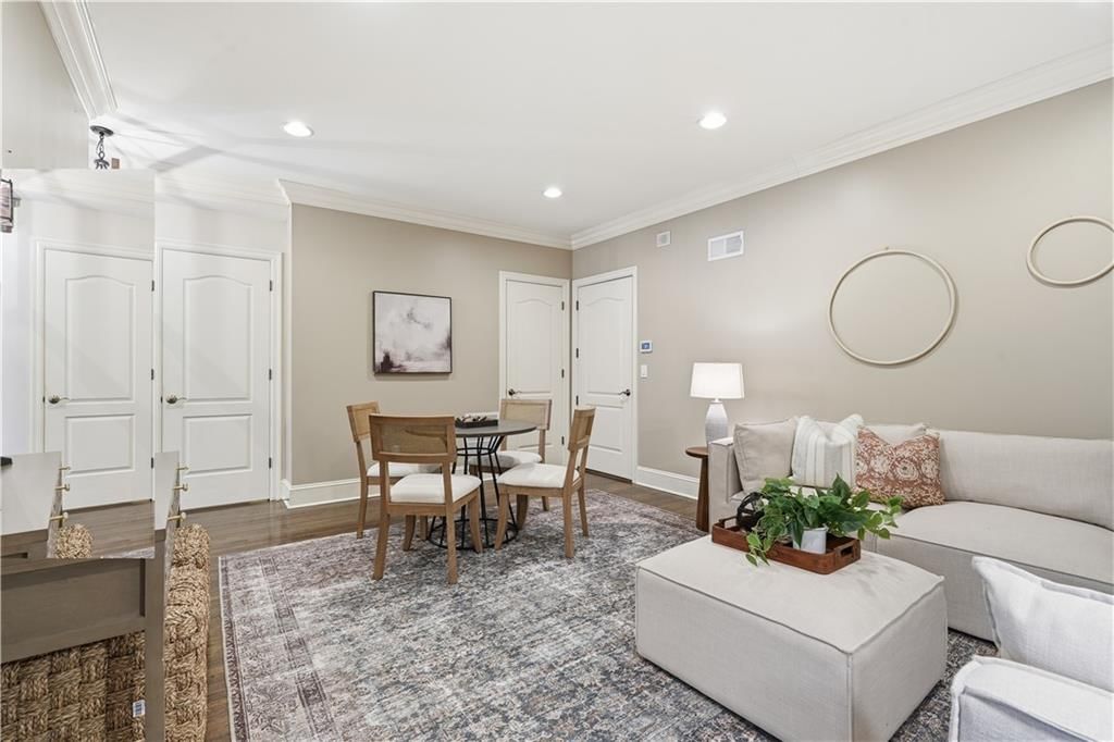 212 W 50th Street — photo 28