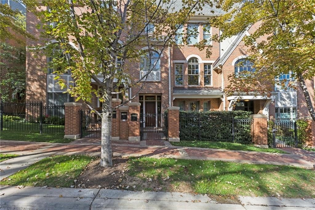 212 W 50th Street — photo 32