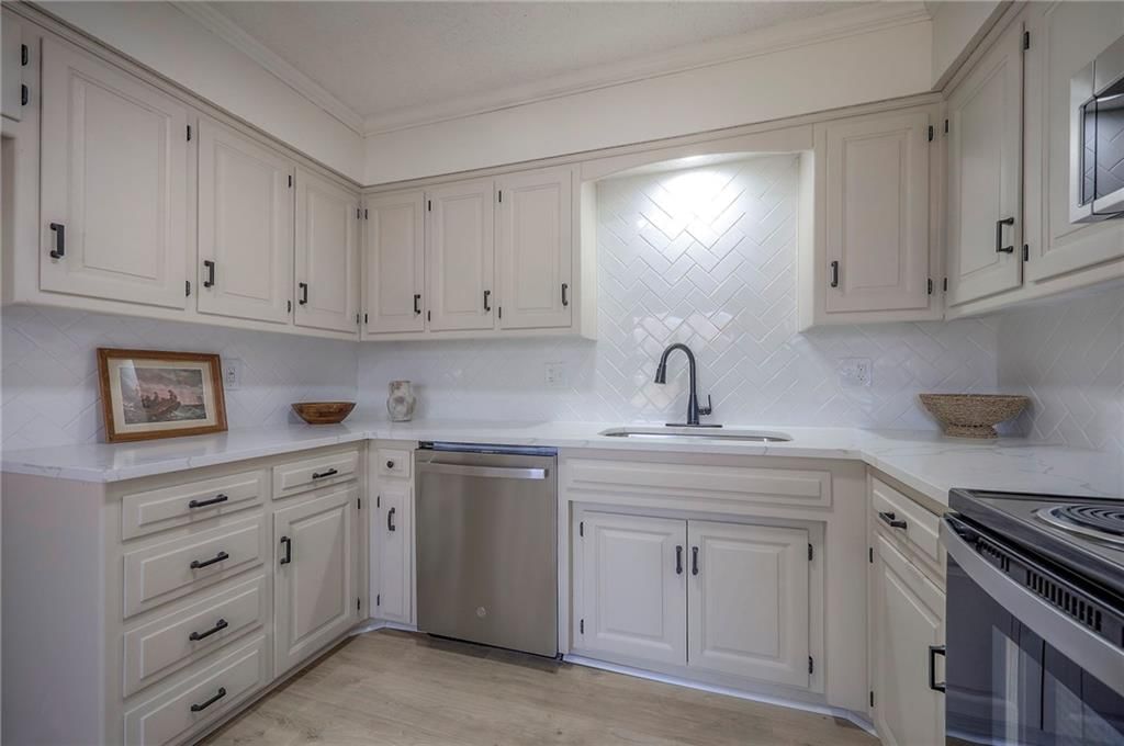 7102 Mastin Street — photo 17