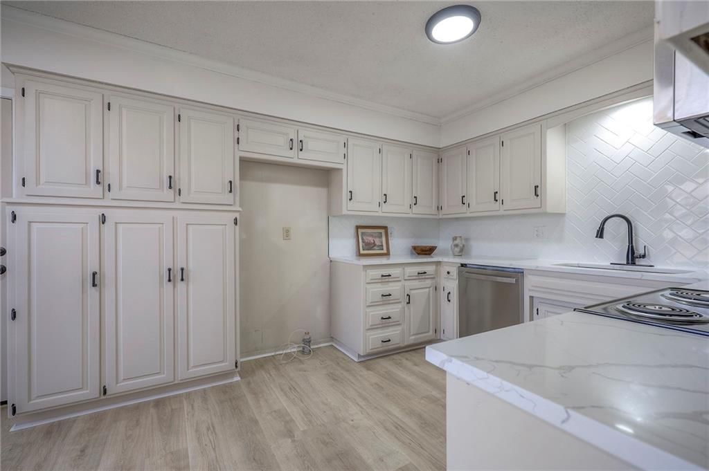 7102 Mastin Street — photo 18