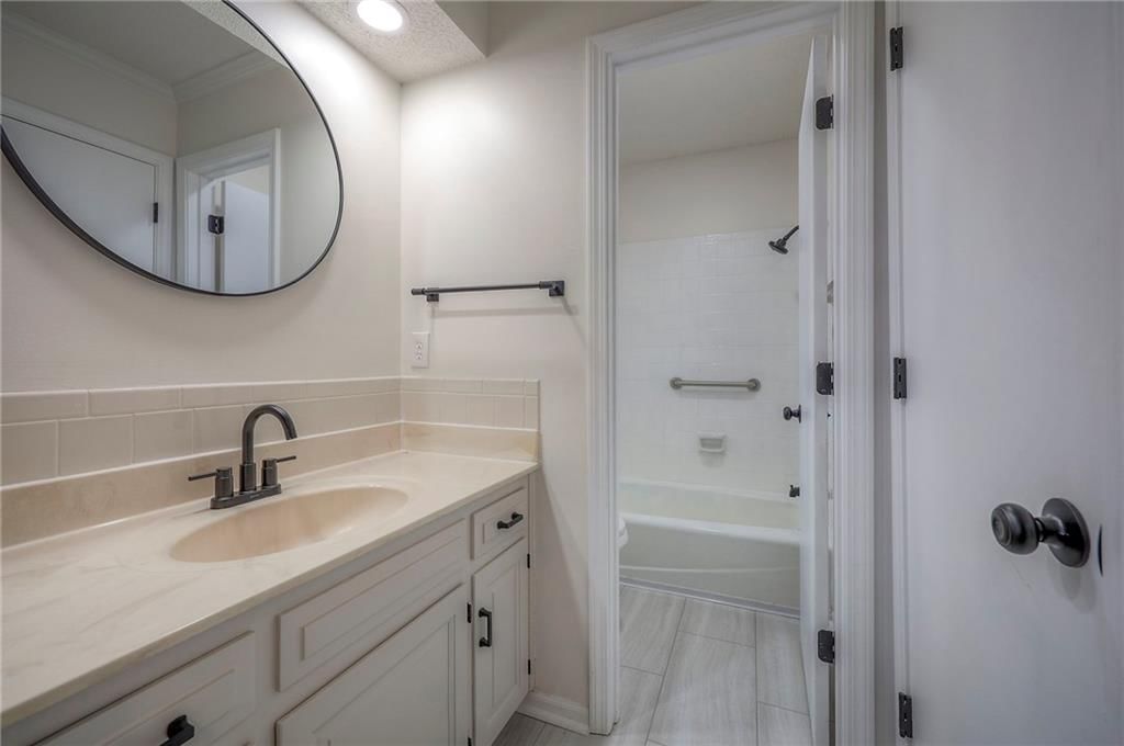7102 Mastin Street — photo 35