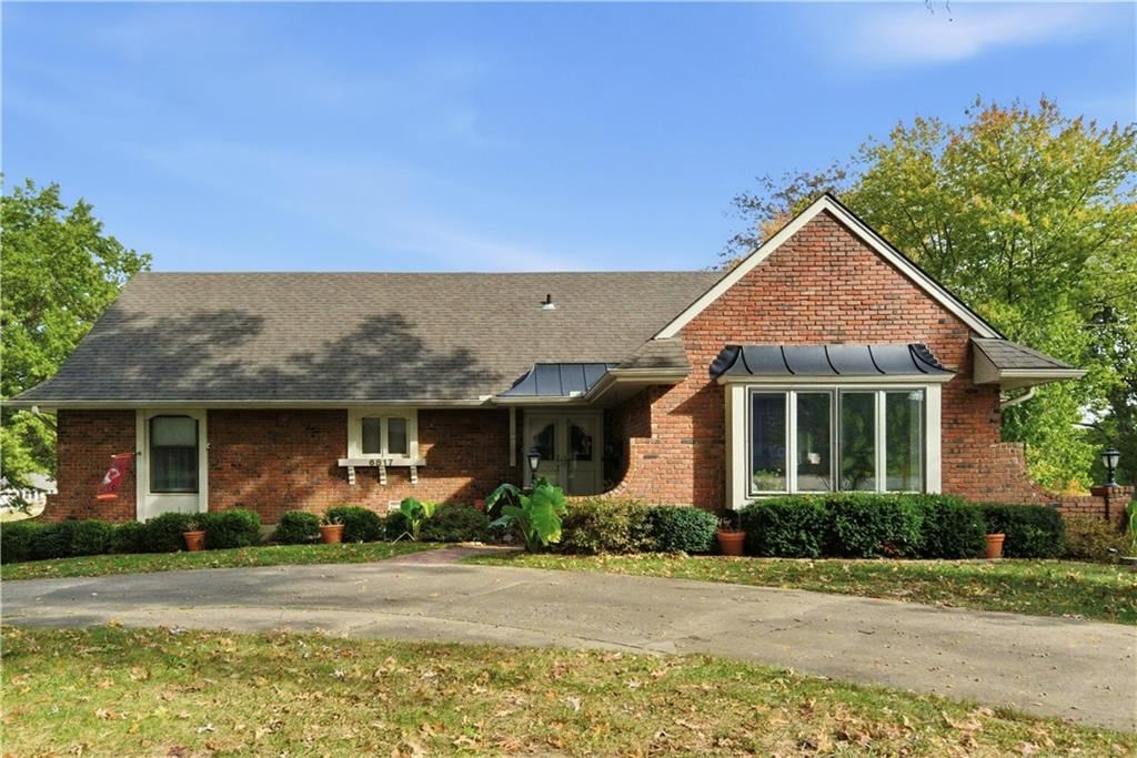 6817 Lakeshore Drive — photo 2