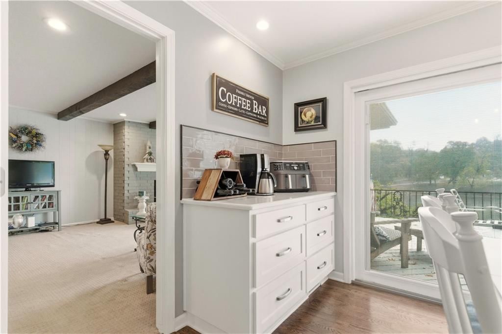 6817 Lakeshore Drive — photo 9