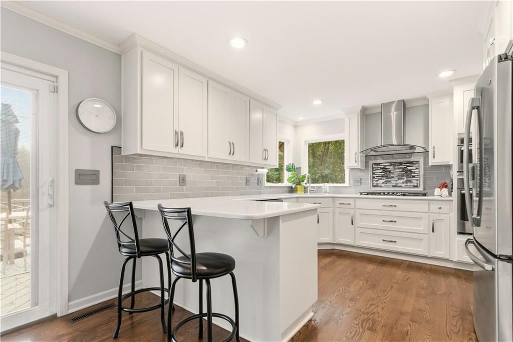 6817 Lakeshore Drive — photo 12