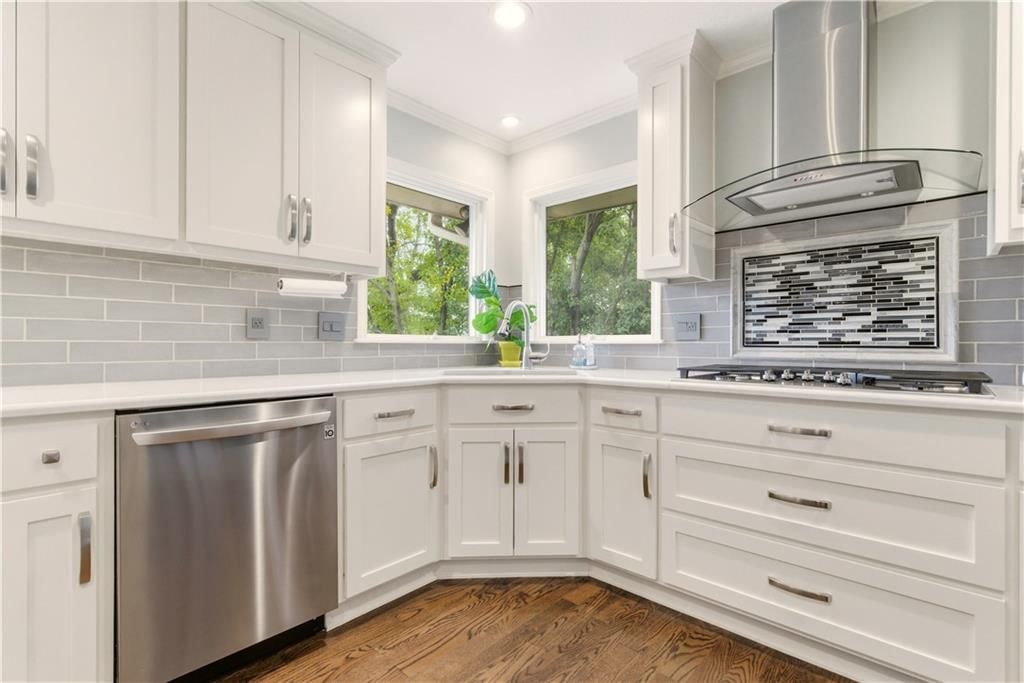 6817 Lakeshore Drive — photo 13