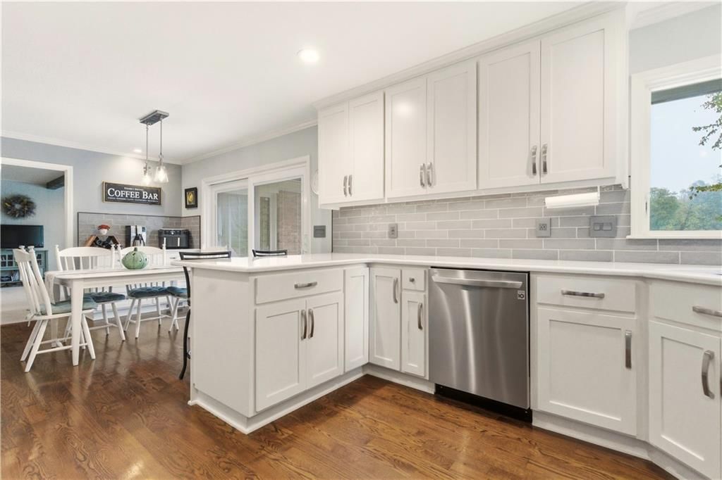 6817 Lakeshore Drive — photo 15