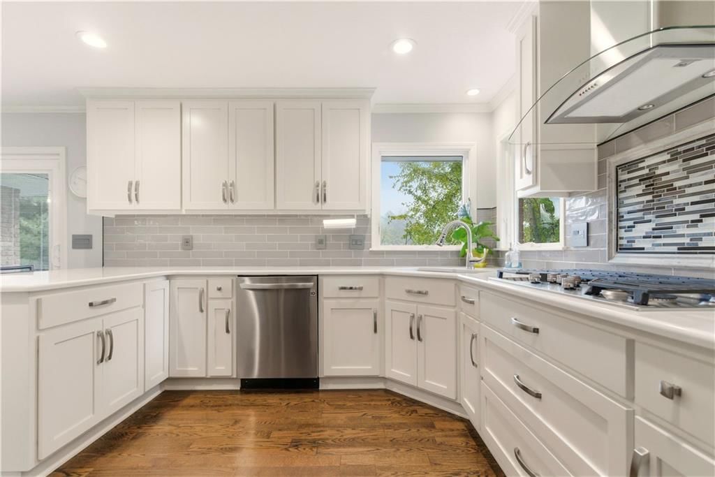 6817 Lakeshore Drive — photo 16