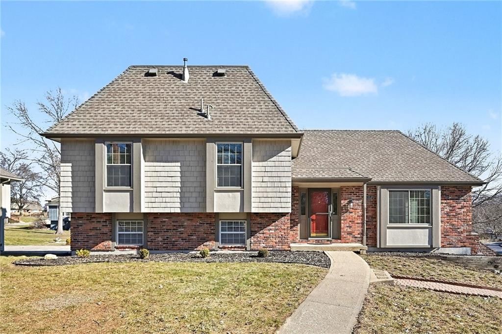 8317 NW Overland Drive, Kansas City, MO