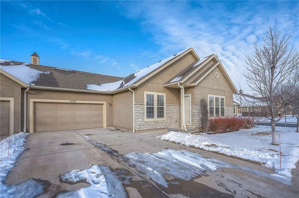 15581 S Hillside Street, Olathe, KS