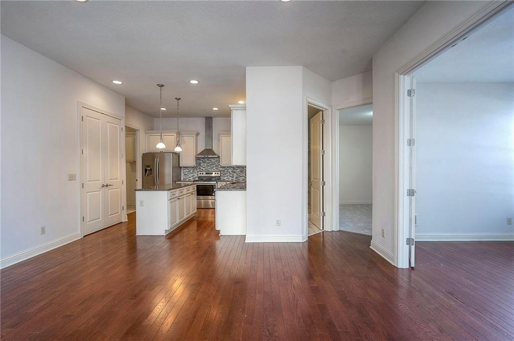 15581 S Hillside Street — photo 11