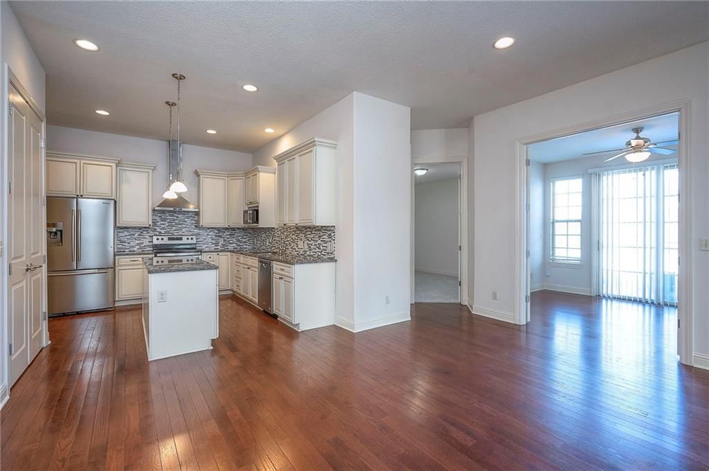 15581 S Hillside Street — photo 12
