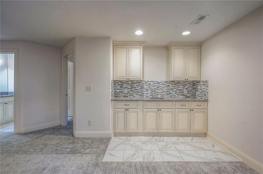 15581 S Hillside Street — photo 30