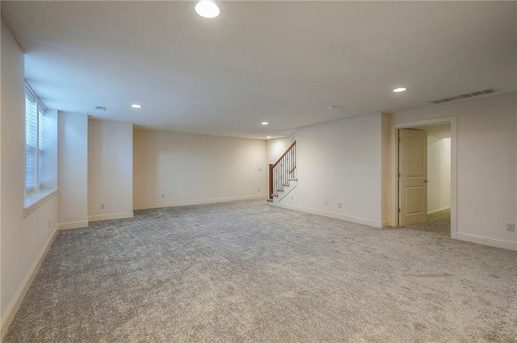15581 S Hillside Street — photo 31