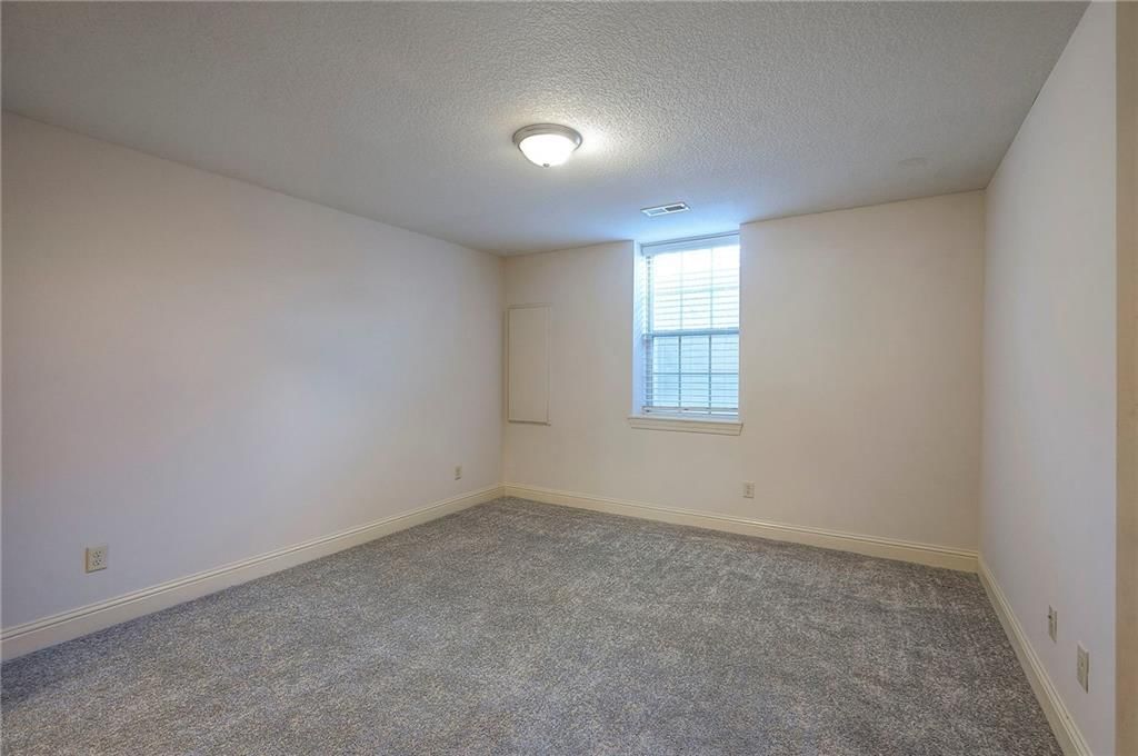 15581 S Hillside Street — photo 33