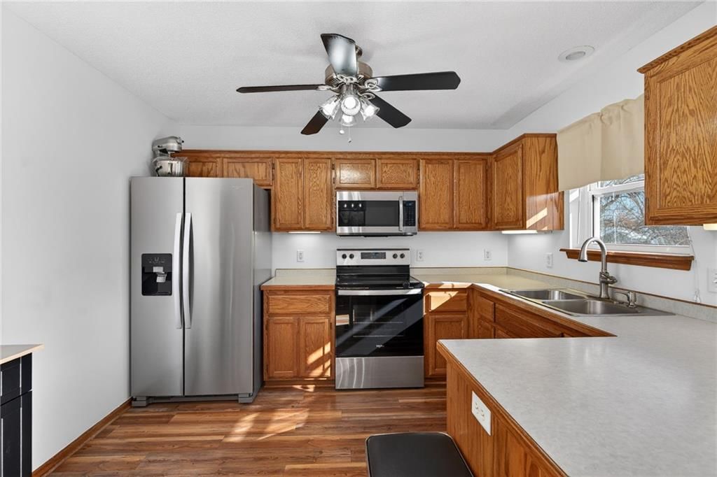307 E 22ND Terrace — photo 8
