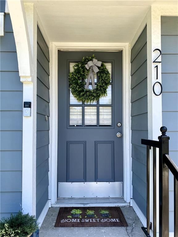 210 NE Bayview Drive — photo 2