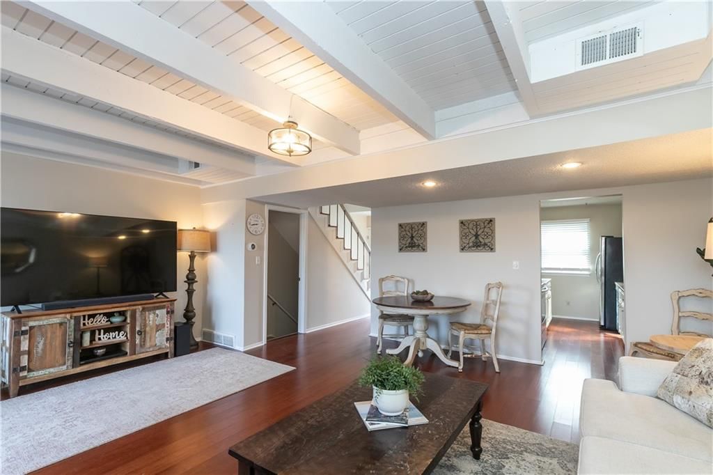 210 NE Bayview Drive — photo 3