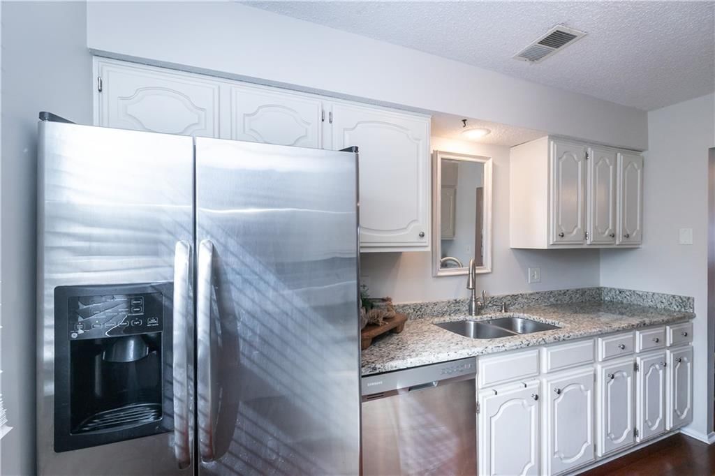 210 NE Bayview Drive — photo 8