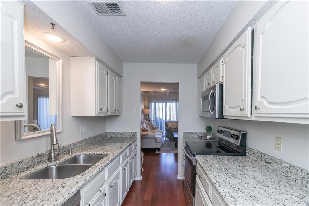 210 NE Bayview Drive — photo 9