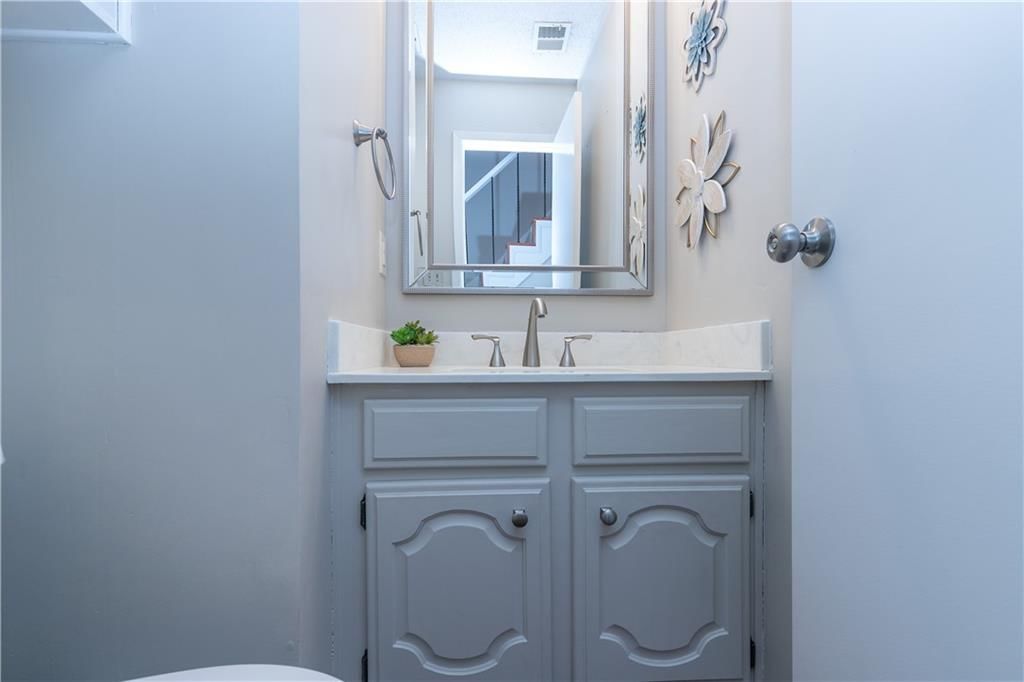 210 NE Bayview Drive — photo 11