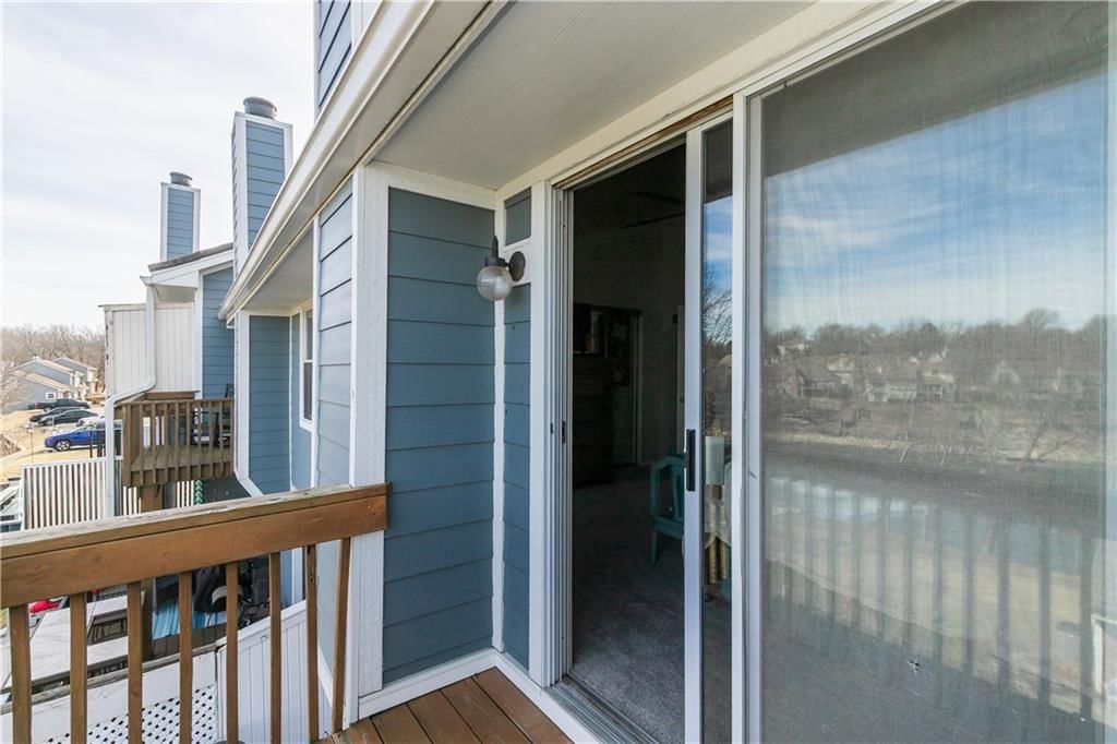 210 NE Bayview Drive — photo 15