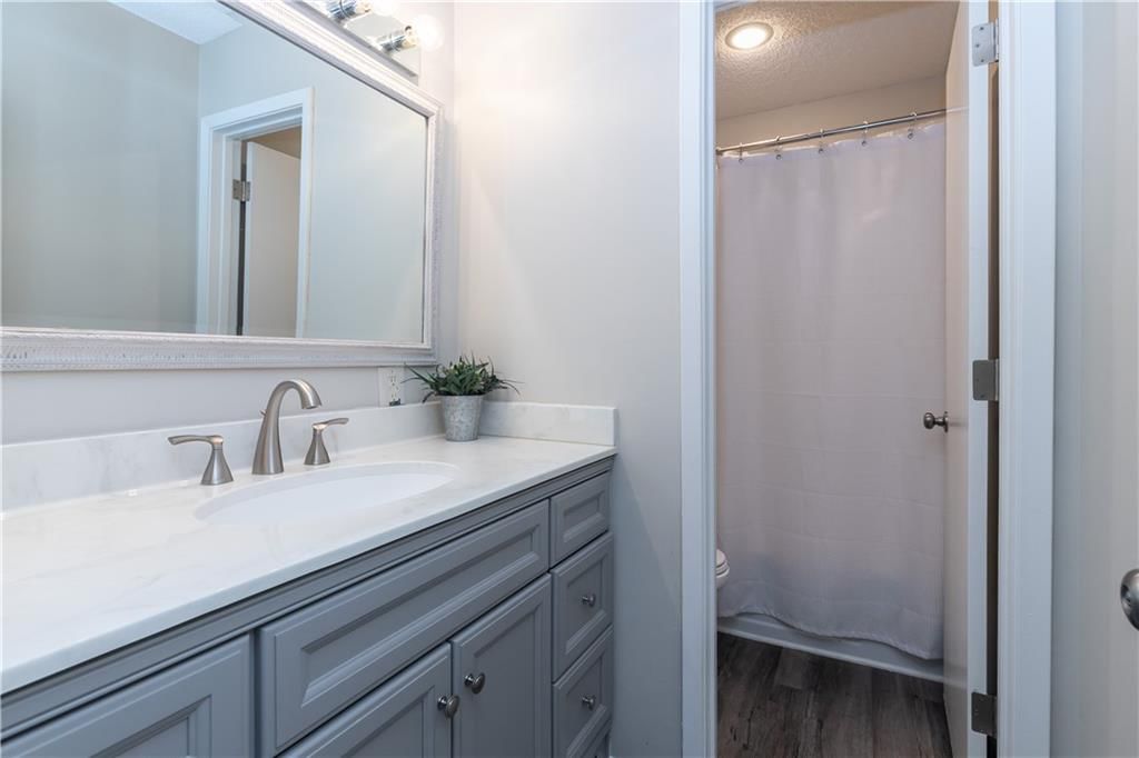 210 NE Bayview Drive — photo 17