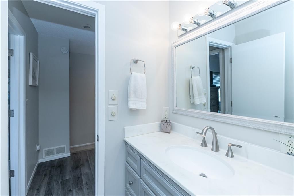 210 NE Bayview Drive — photo 18