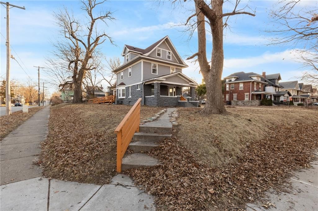 2961 Lockridge Avenue — photo 3