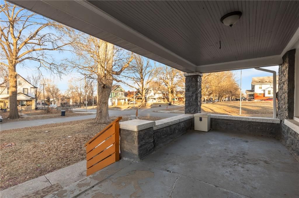 2961 Lockridge Avenue — photo 4